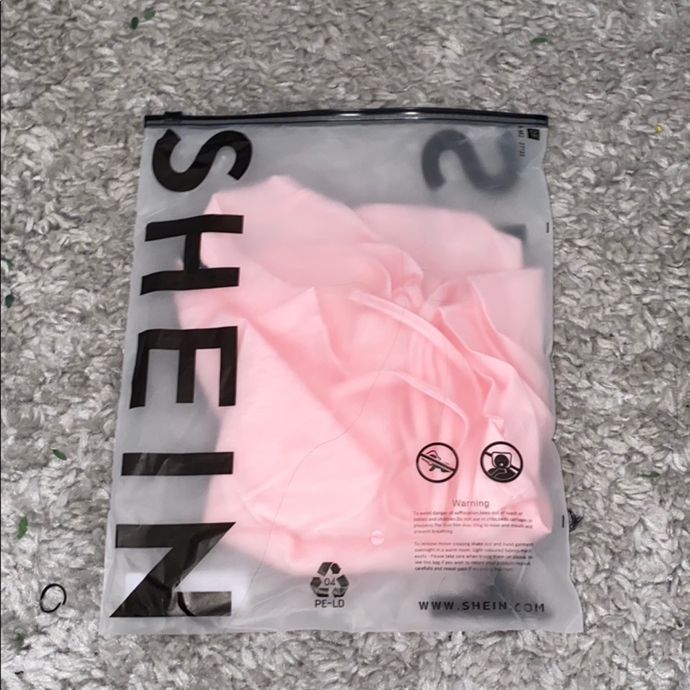 Size M Drawstring side solid tee - Picture 5 of 5